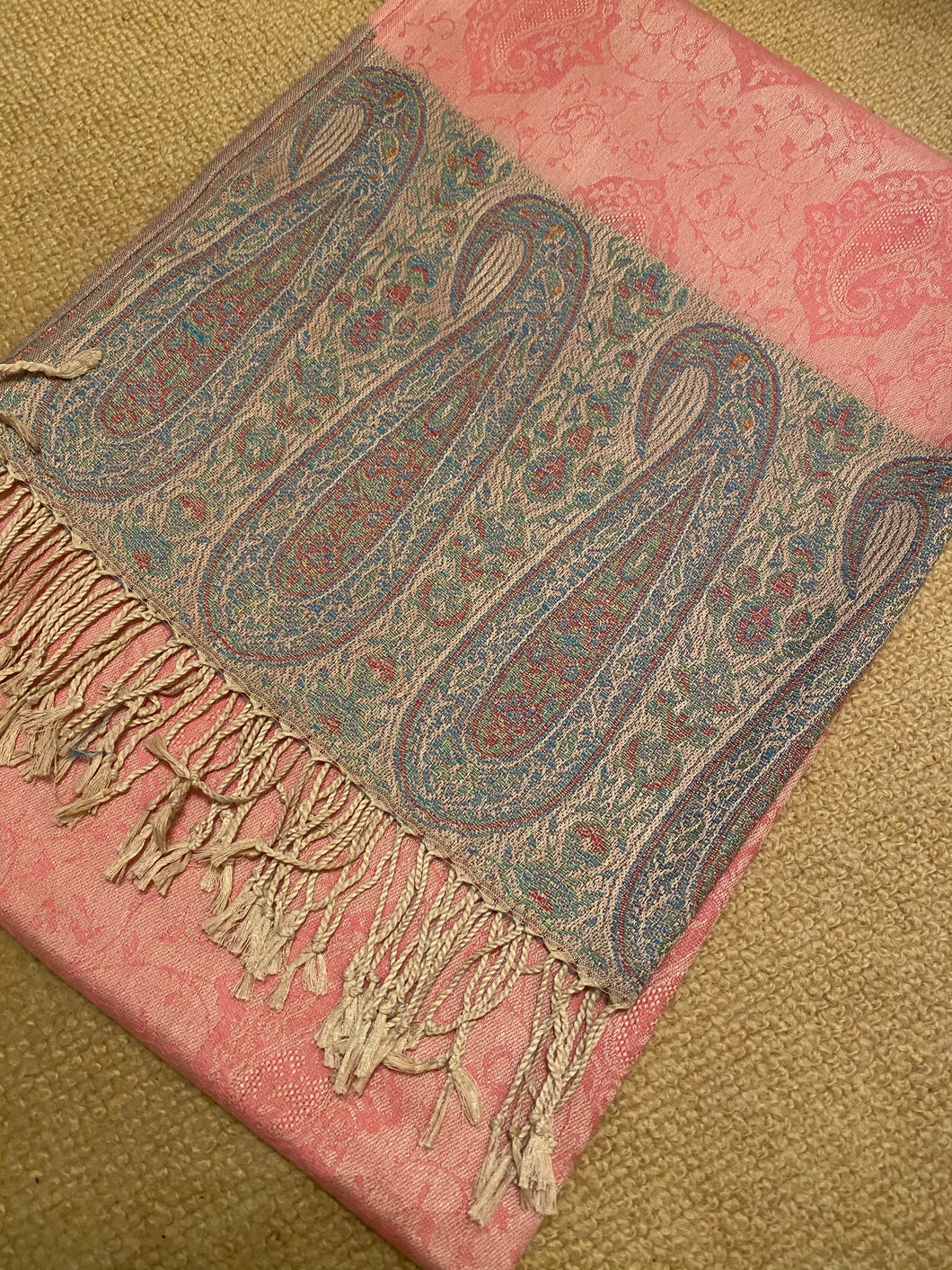 SU134 Clover paisley bordered wool scarf with tassles