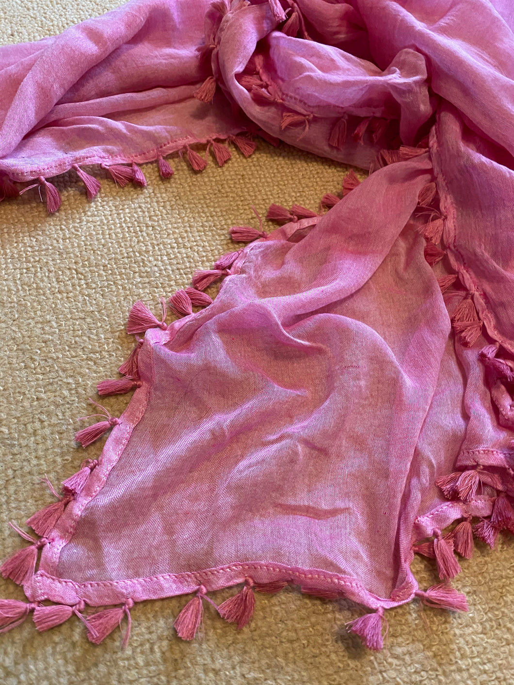 SU127 Clover pink, pretty, tassled, fine, long scarf