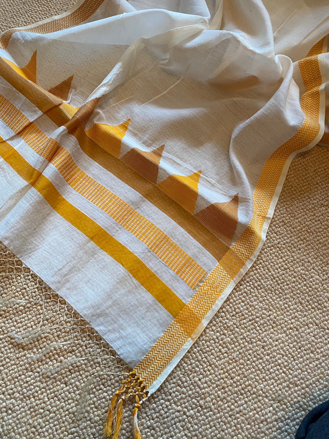 SP105 Fine cotton tangerine and cinnamon angled pattern on cream tassled scarf