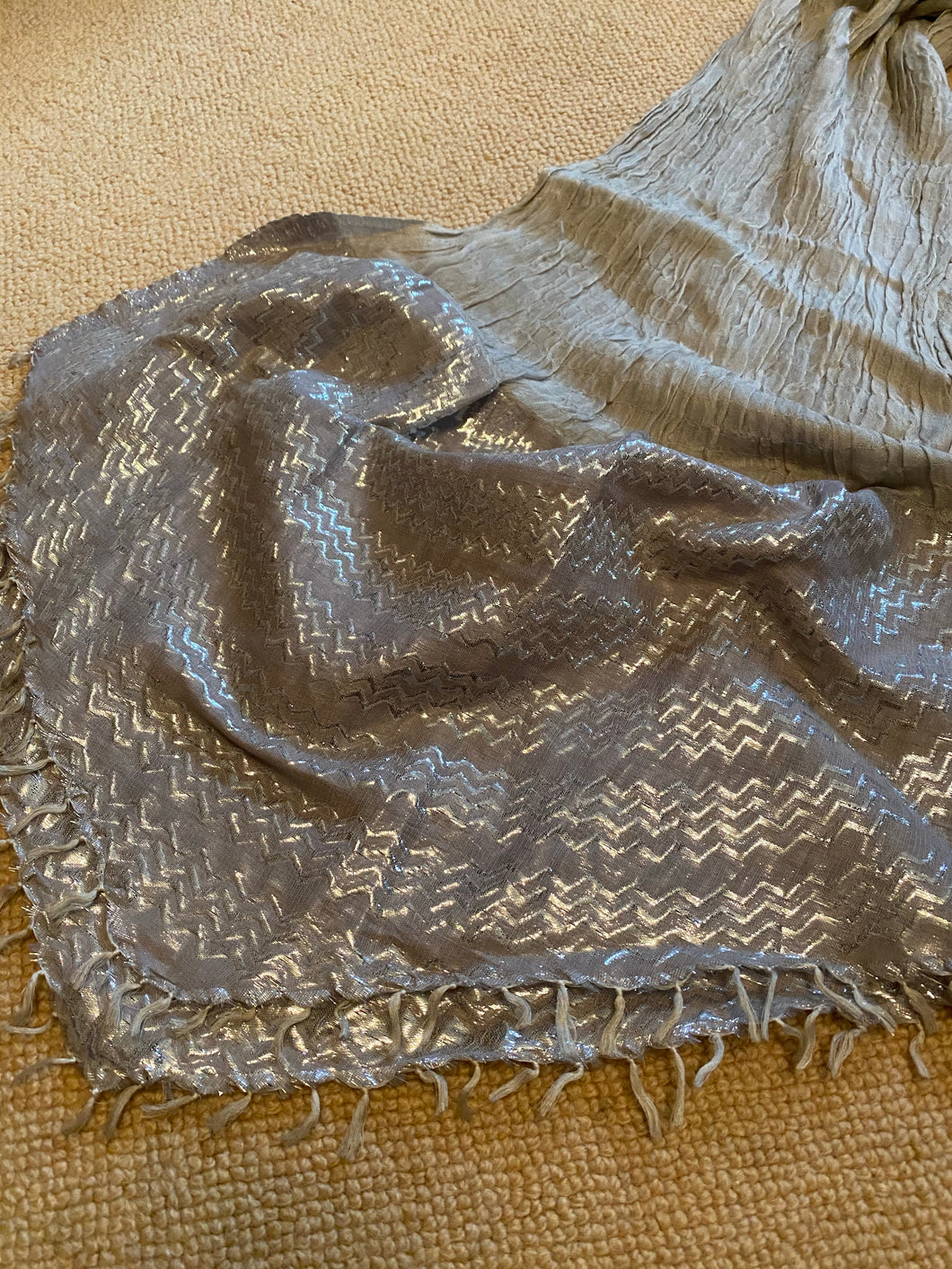 SU115 Shimmering silver thread patterned borders on light grey long scarf